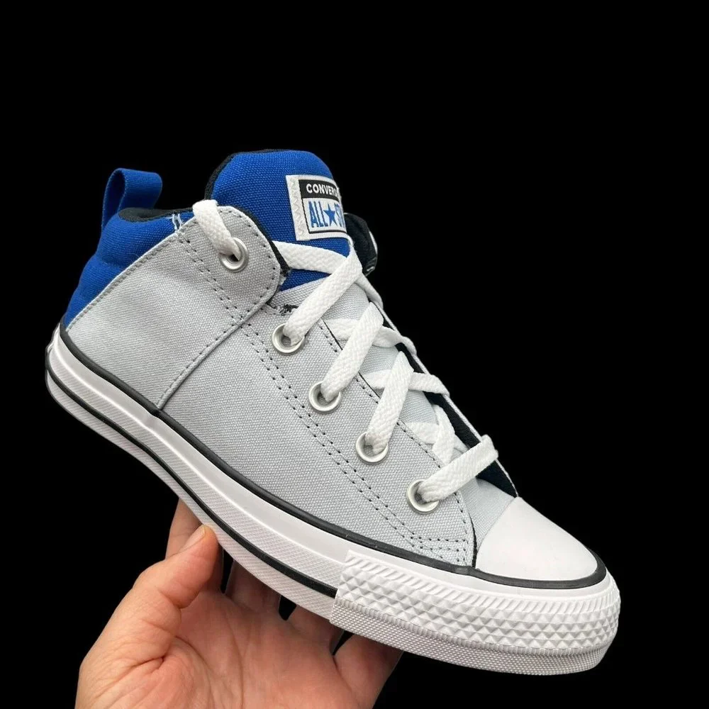 Converse Chuck Taylor All Star Youth Boys Mid Top Shoe Size 4-5 Light/Royal Blue